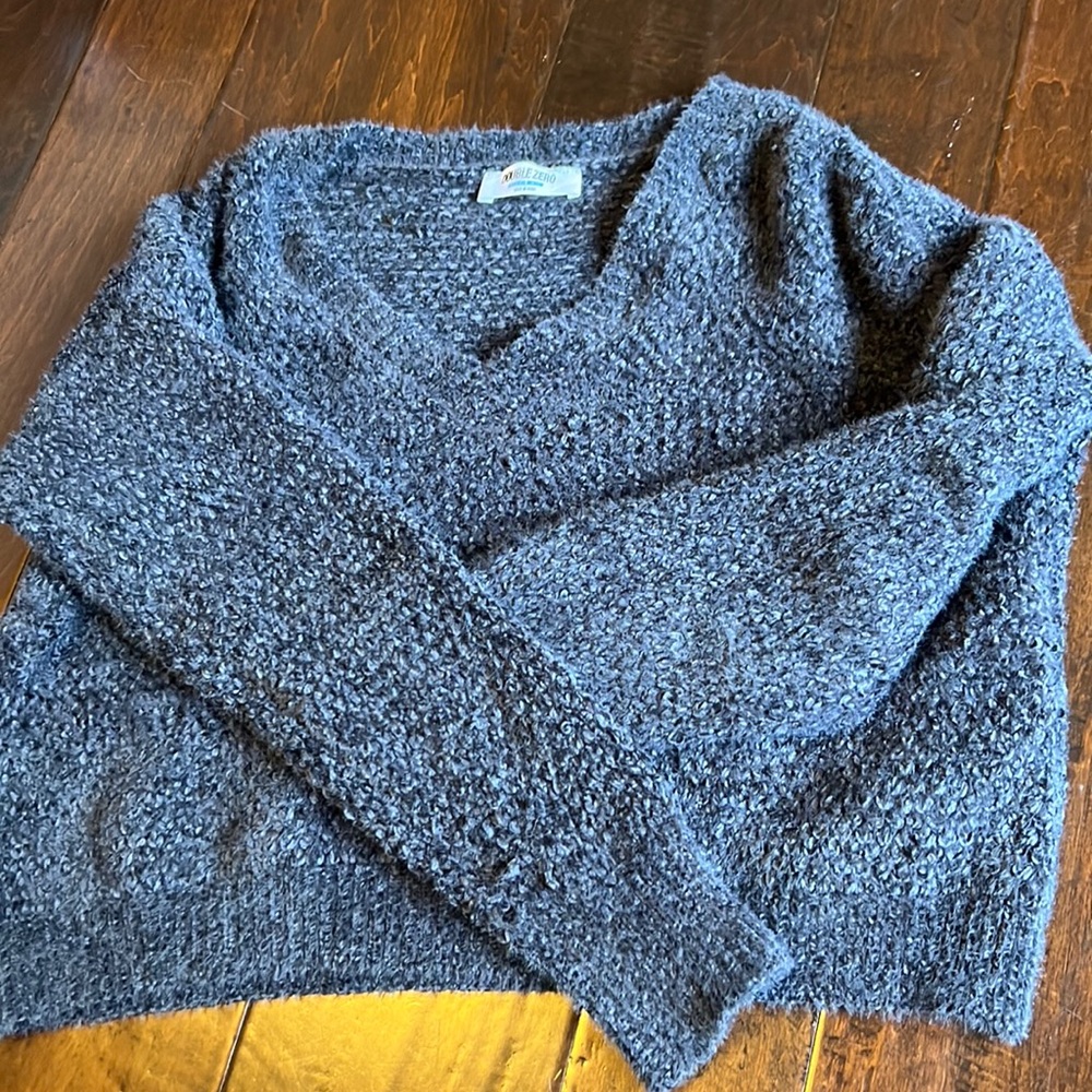 SUPER SOFT charcoal grey fuzzy cropped v neck sweater!